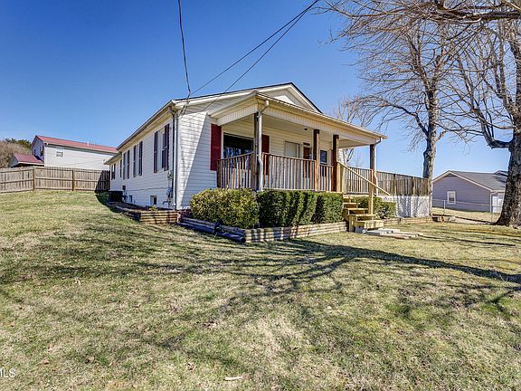 4th image of 1400 Leeland Dr