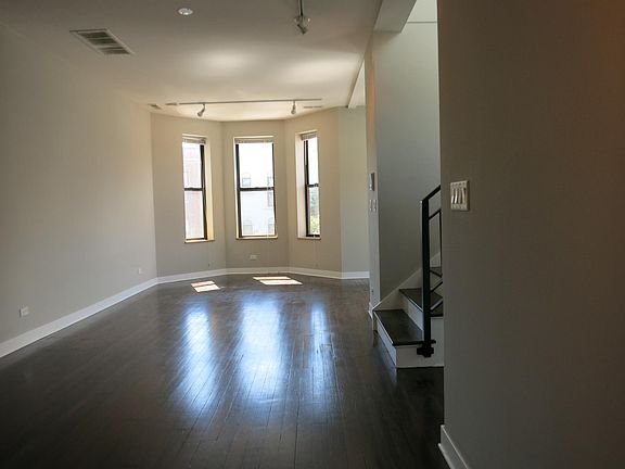 3rd image of 2039 N Damen Ave #2