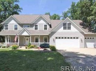 9183 Lakewood Dr, Staunton, IL 62088