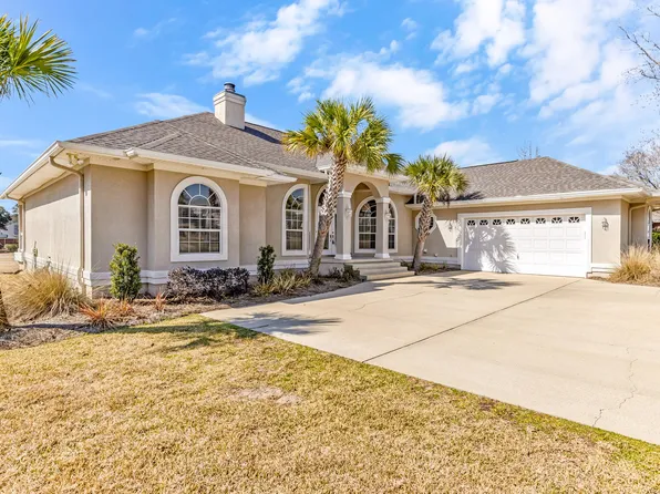 5627 Champions Dr, Pace, FL 32571