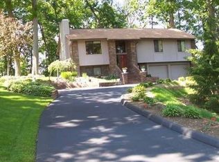 8750 Elizabeth Lake Rd, White Lake, MI 48386