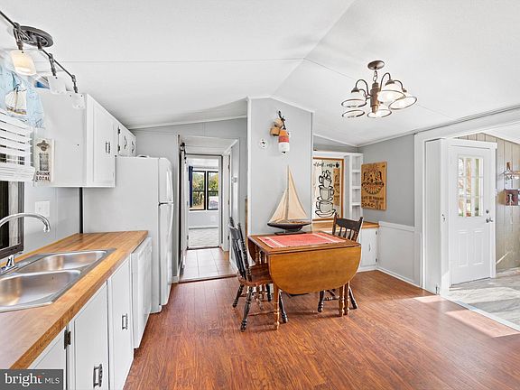 4th image of 21200 N St #23060