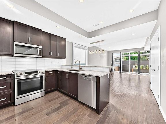 4th image of 1317 N 20th Ave NW