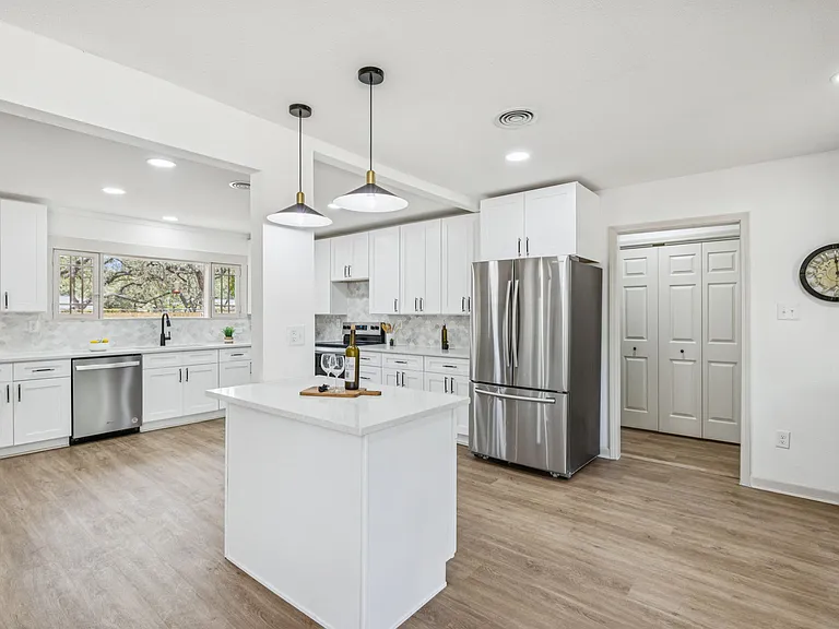 320 El Portal Dr — Photo 13