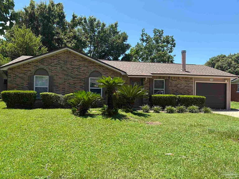 3255 Maplewood Dr — Photo 1