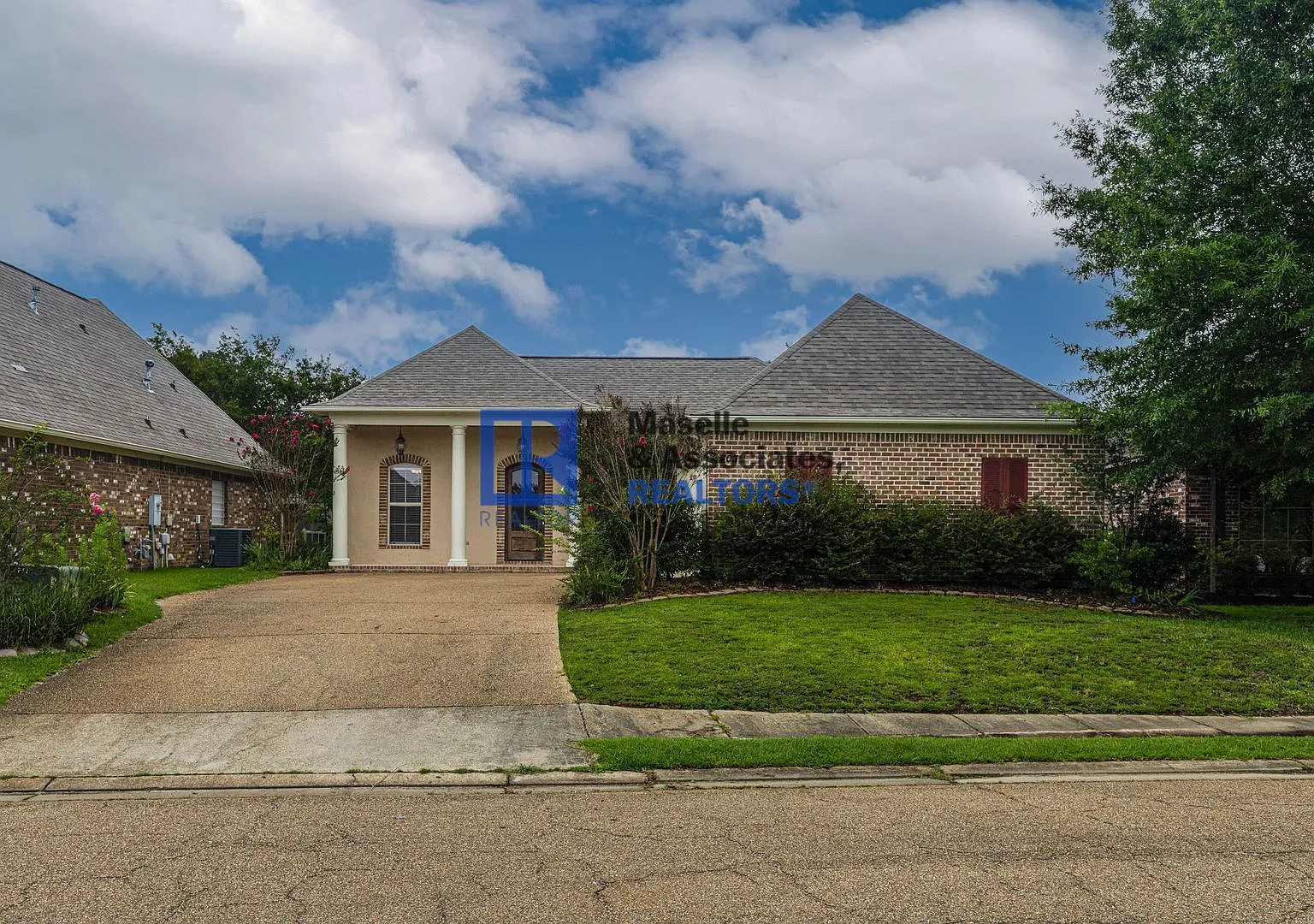3 Bed/2 Bath Home in Provonce Park of Brandon — Photo 1