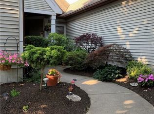 45 Forest Cove Dr #24, Akron, OH 44319