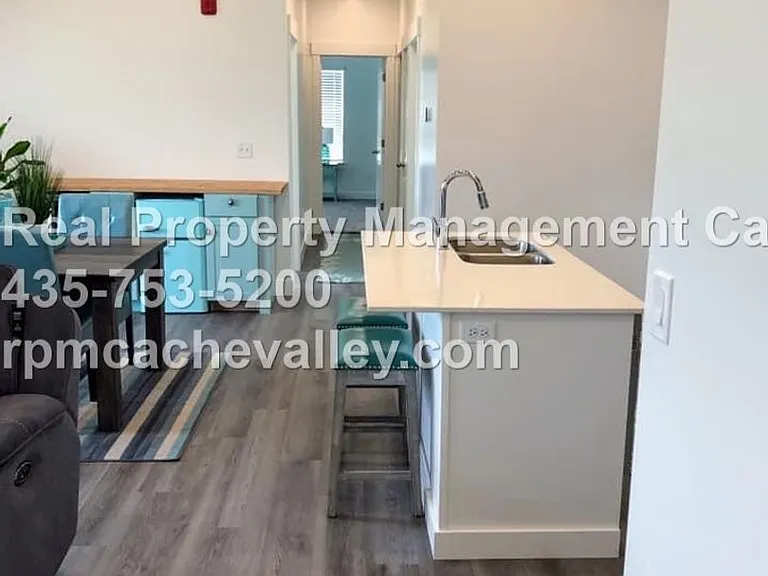 163 E 550 N #A301 — Photo 12