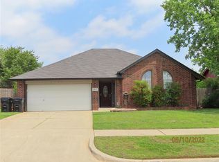 1817 SE 16th St, Moore, OK 73160