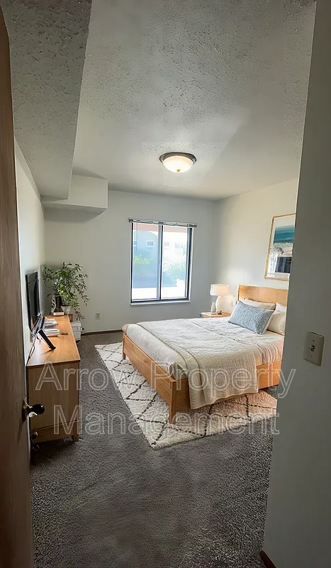 3 bed, 2.0 bath, 1302 sqft, $1,225 — Photo 3