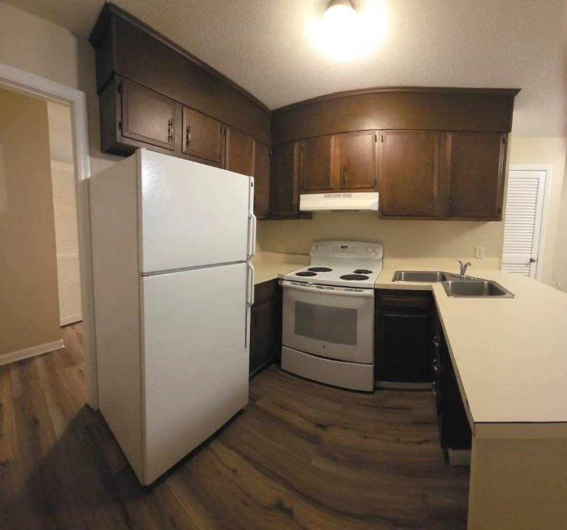 200 Linwood Avenue — Photo 4