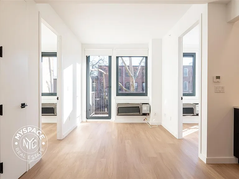 650 Madison St #4A — Photo 3