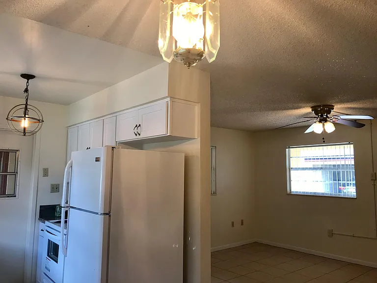 1512 E Washington St — Photo 1