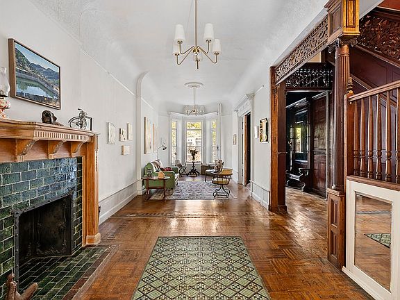 3rd image of 882 Park Pl