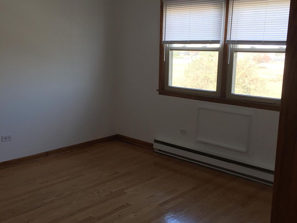 2nd image of 3950 N Oak Park Ave