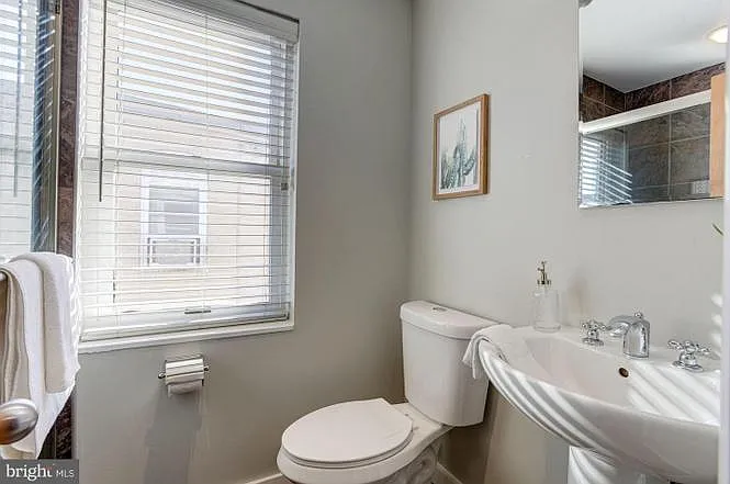 512 S Milton Ave — Photo 3