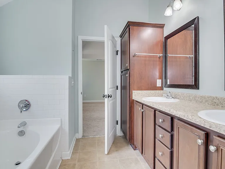 511 Sebastian Dr — Photo 32