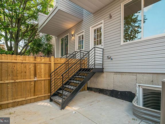 4th image of 1904 E York St Unit A