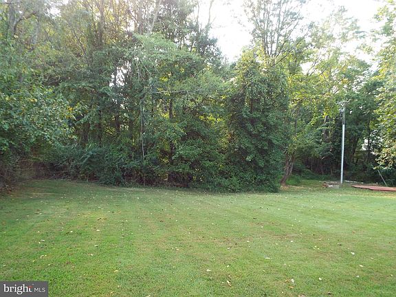 5th image of 13904 Mapledale Ave