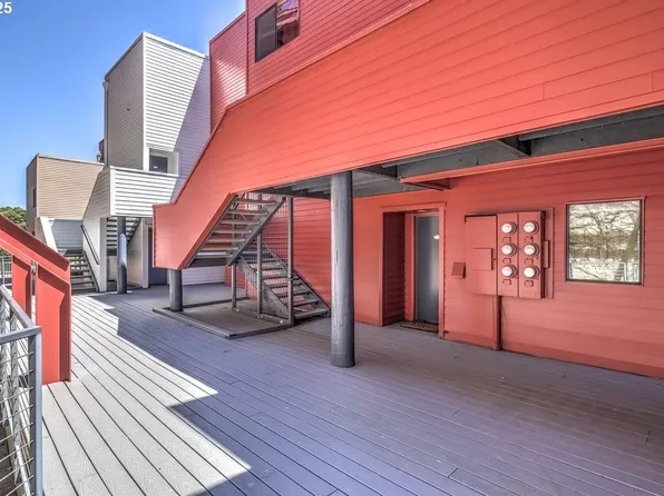 1040 NW Naito Pkwy APT O9, Portland, OR 97209