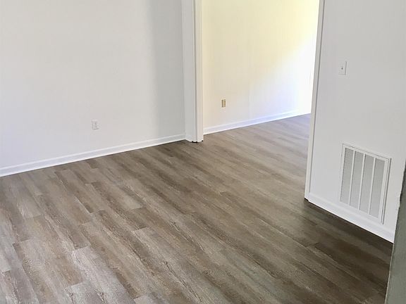 4th image of 6820 Linville Dr APT 19