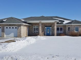 1417 6th Ave SE, Rugby, ND 58368