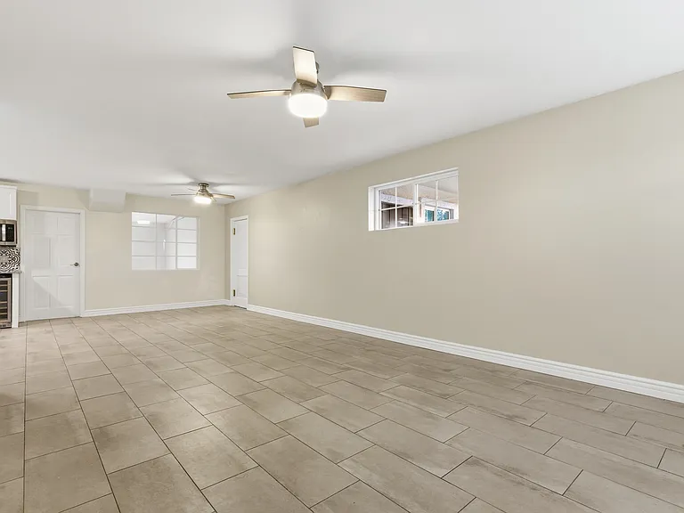 1901 N 48th Pl — Photo 5