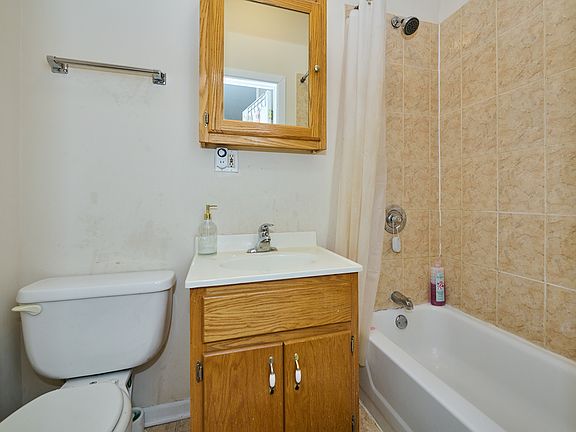 3rd image of 5459 S Everett Ave #1B
