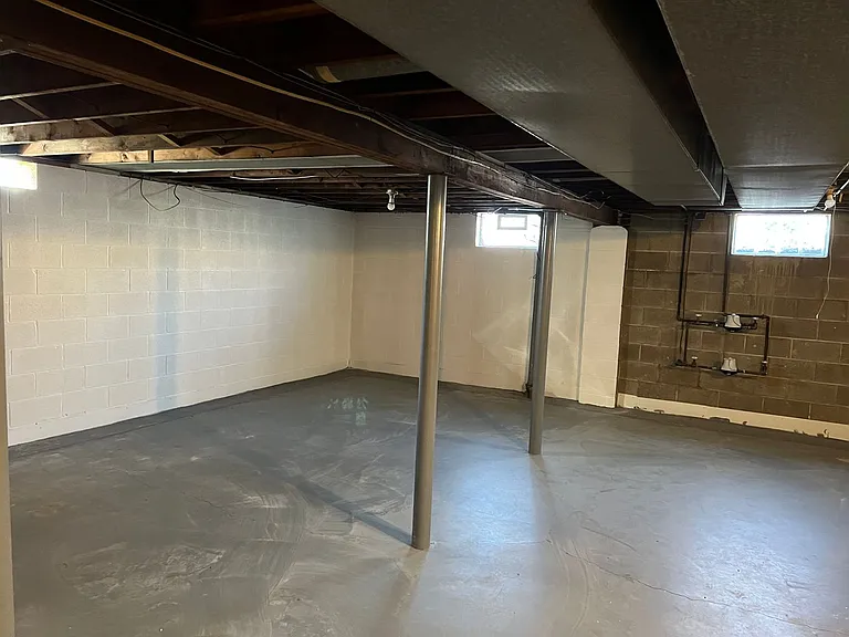 1531 Redwood Ave — Photo 9