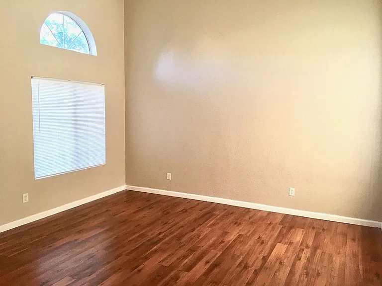 395 Cimarron Dr — Photo 3