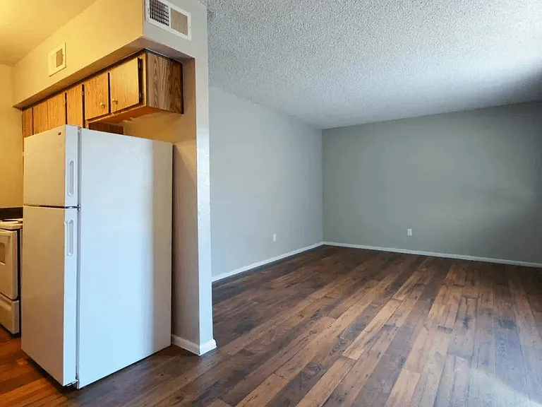 Gilbert Square Apartments — Photo 6