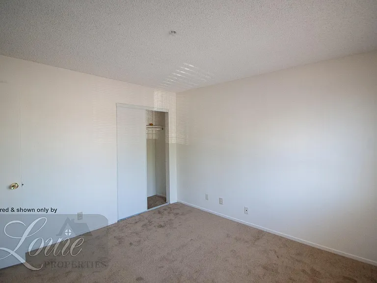 136 N Marengo Ave #C — Photo 7