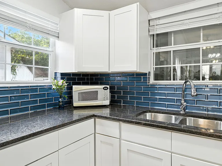 629 Delmar St — Photo 16