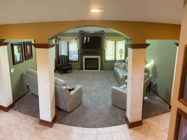 30081 Quail Pointe Dr, Granger, IN 46530