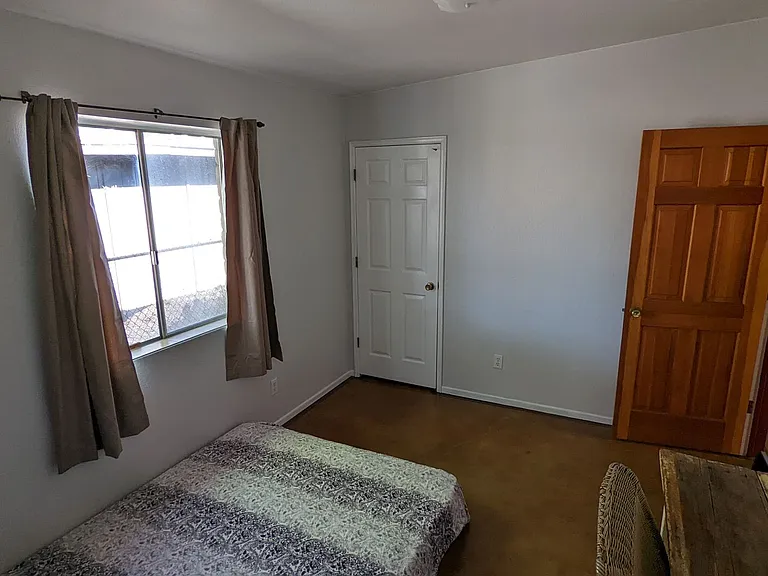 1344 W Delaware St — Photo 30