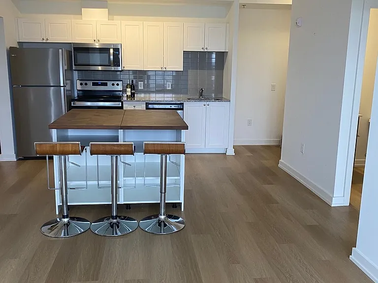 430 Essa Rd #220 — Photo 4