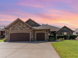 2608 SE 8th St, Moore, OK 73160