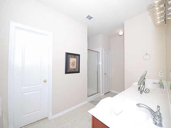 5th image of 303 Orchard Trl