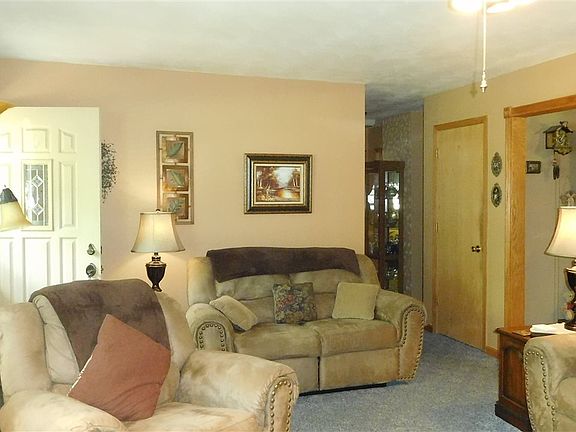 4th image of 1415 Gladys Dr