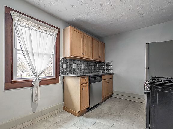 4th image of 1268 Pondview Ave #B