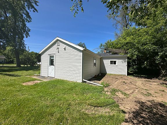 3rd image of 1581 Orchard Ct