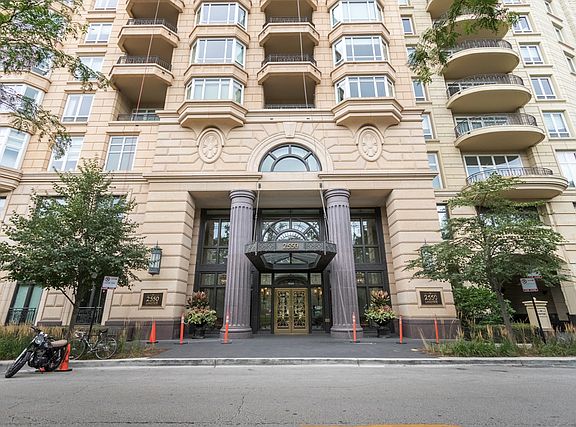 3rd image of 2550 N Lakeview Ave #T32-2