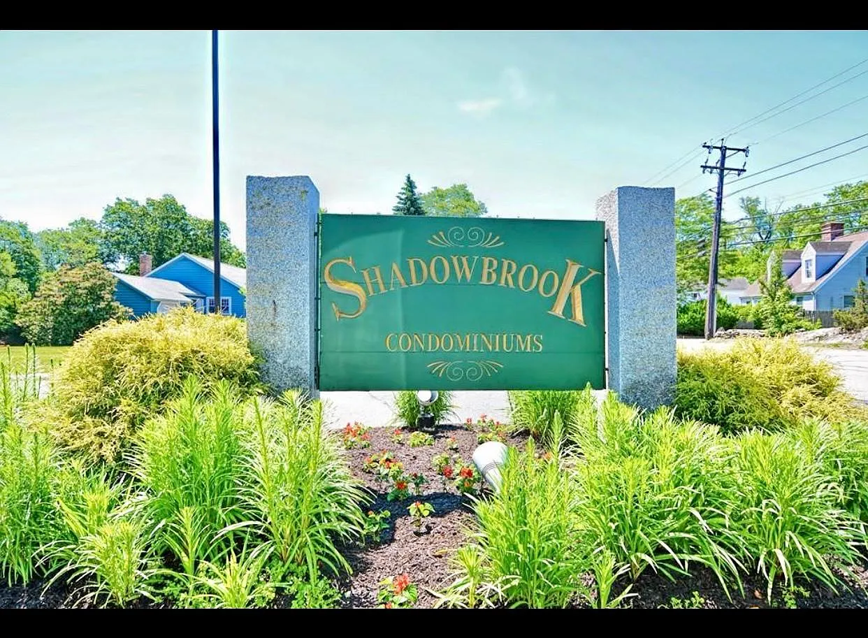 14 Shadowbrook Ln — Photo 2