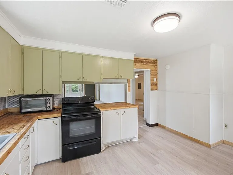 357 Donkey Ln — Photo 8