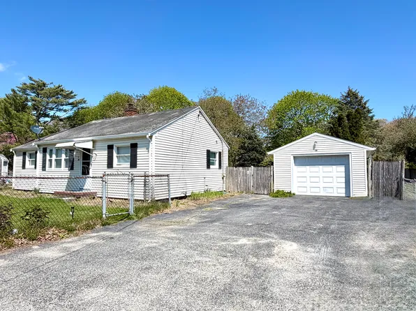 34 Tevyaw Rd, Hyannis, MA 02601