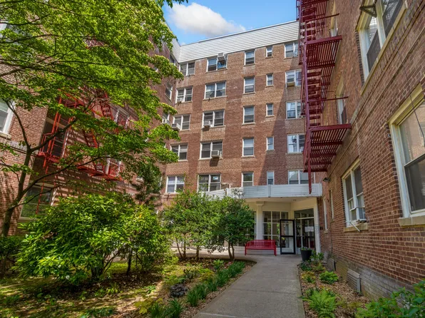 915 East 17th Street image 1 of 14