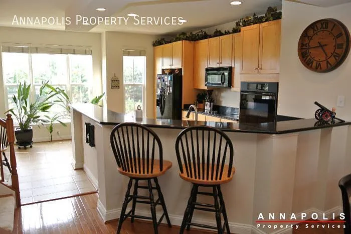 902 kestrel court — Photo 3