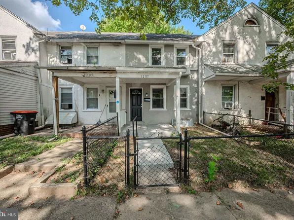 1207 Clover Ln, Chester, PA 19013