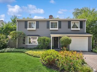 120 Riverside Dr, Northfield, IL 60093