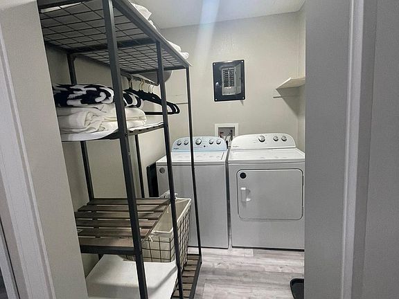 5th image of 2810 S Poplar St #4